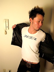 Watch Kenji Wrap Himself in a Fundoshi, Then Jack Off