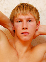 Sporty twink poses with his sexy underpants off
