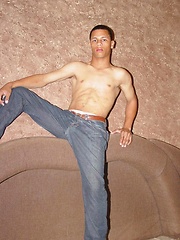 Smooth latino rubs his muscled ass in the shower