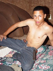 Smooth latino rubs his muscled ass in the shower