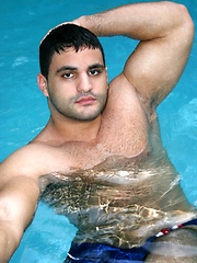 Strong stud relaxing in the pool and baring his body