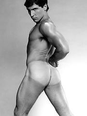 Vinatge pics of a hot youn athlete posing naked