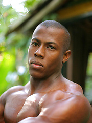 Powerful, straight black bodybuilder Orso Orfeo