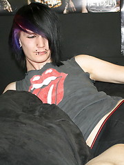 Rocker boy Tyler Ellis jerks off his nice cock