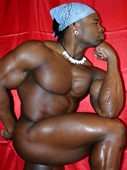 Ebony bodybuilder shows his hot butt