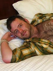 Super cute amateur cub Tavi Morrison strips down on the bed to show off his cock